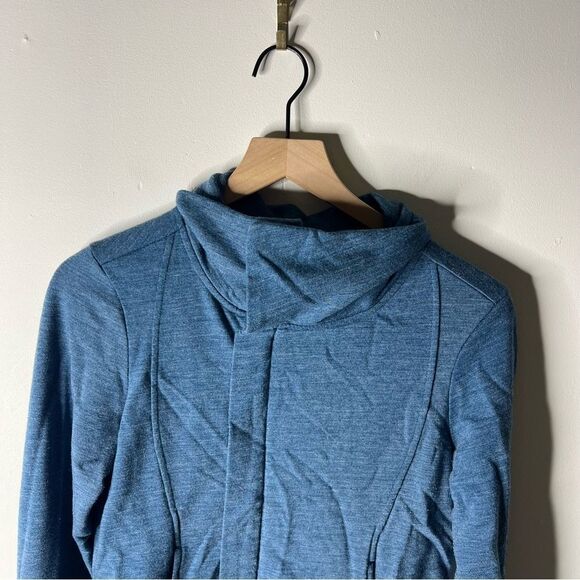 Smartwool woman’s size Medium Blue Wool Blend jacket Magnetic Cowl Neck - Picture 5 of 10